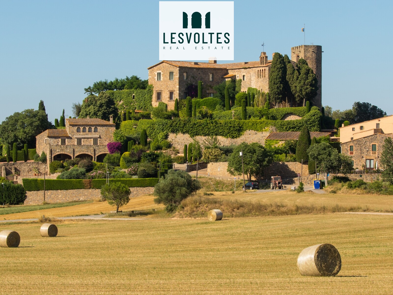 PROPIETAT EXCLUSIVA DE 1.696 M2, ORIGINÀRIA DEL S. XIII I RESTAURADA AL S. XVII, EN VENDA AL POBLE MEDIEVAL DE FOIXÀ.