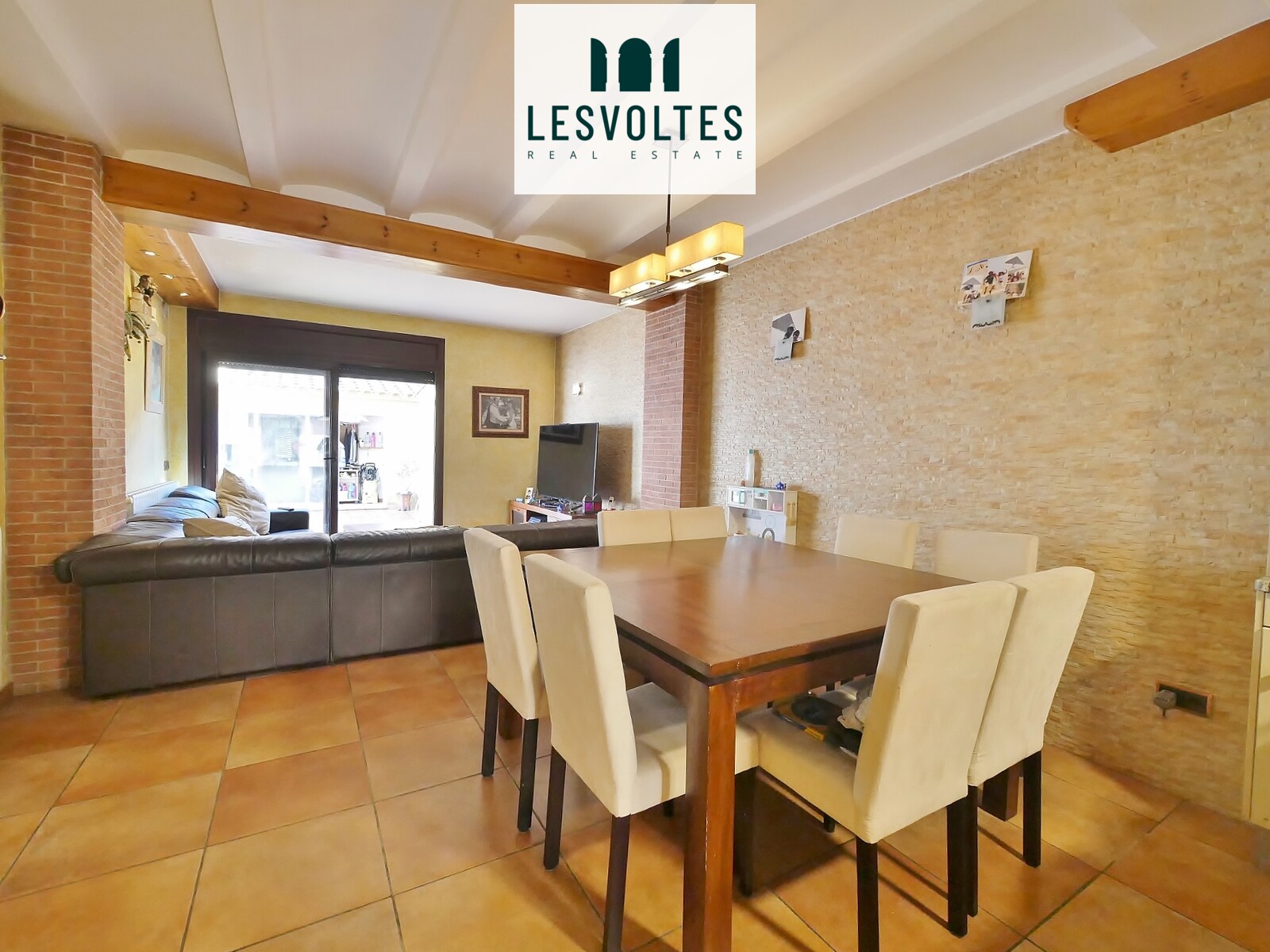 MAGNÍFICA CASA CON PATIO Y PARKING EN VENTA EN EL CENTRO DE PLALAFRUGELL