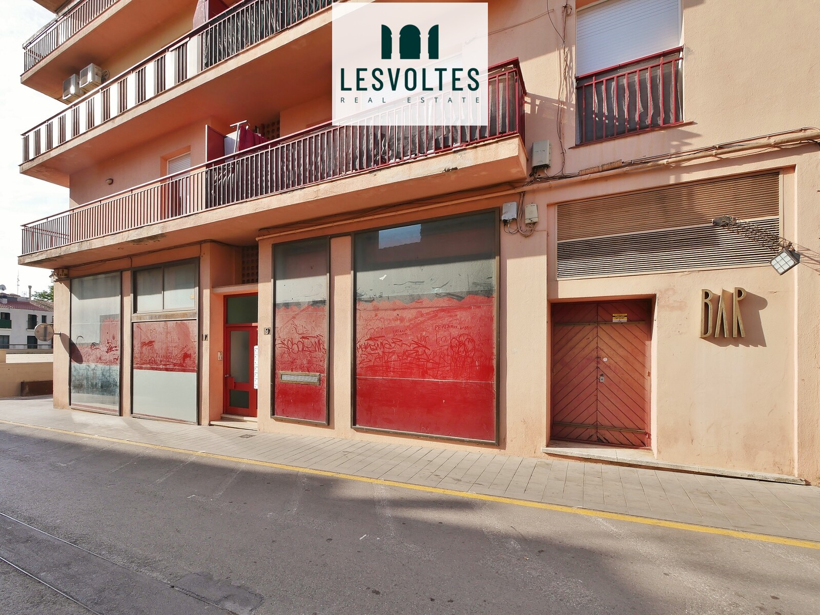 LOCAL DE DOS PLANTAS, CON UN TOTAL DE 320 M², SITUADO EN EL CENTRO DE PALAFRUGELL