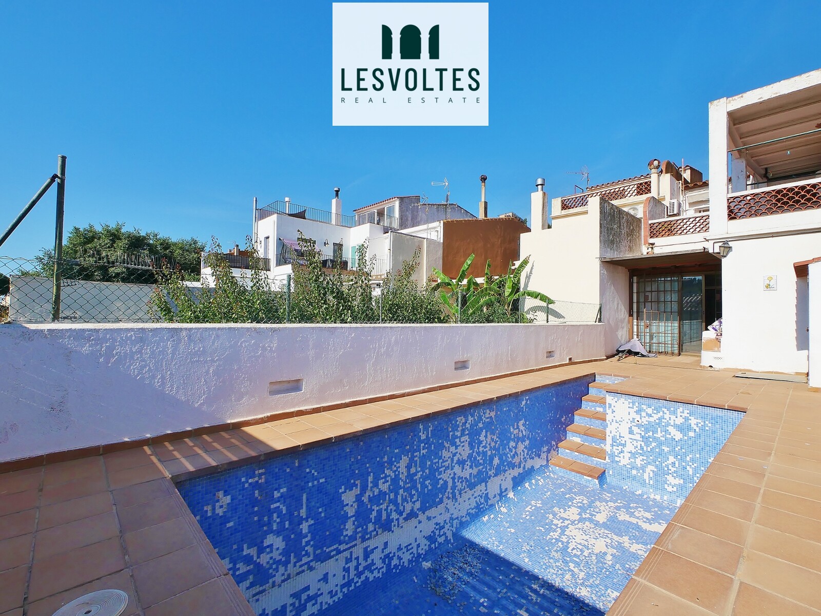 ENCANTADORA CASA DE PUEBLO DE 150 M2 CON PATIO Y PISCINA EN VENTA EN PALAFRUGELL