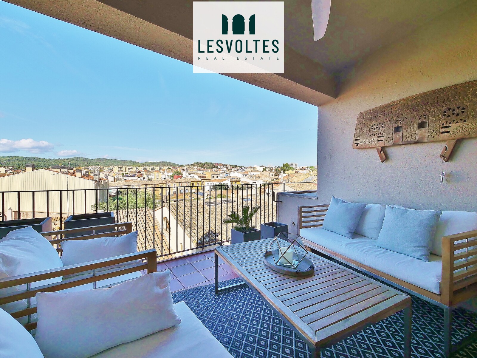 EXCLUSIVA VIVIENDA DE DISEÑO EN EL CENTRO DE PALAFRUGELL LISTA PARA ENTRAR A VIVIR