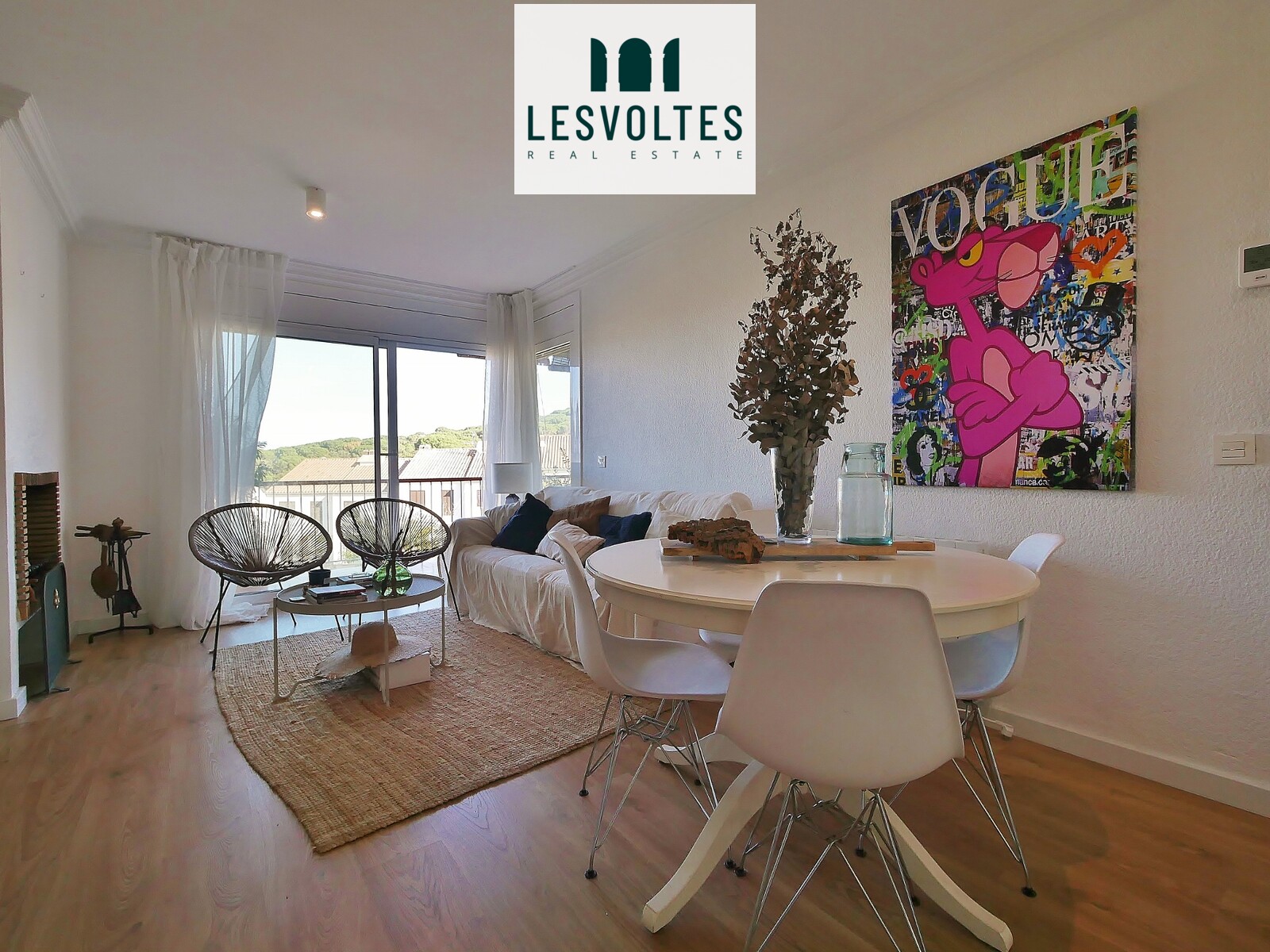 EXCELENTE Y REFORMADO APARTAMENTO CON TERRAZA Y PISCINA COMUNITARIA EN VENTA EN S´AGARO