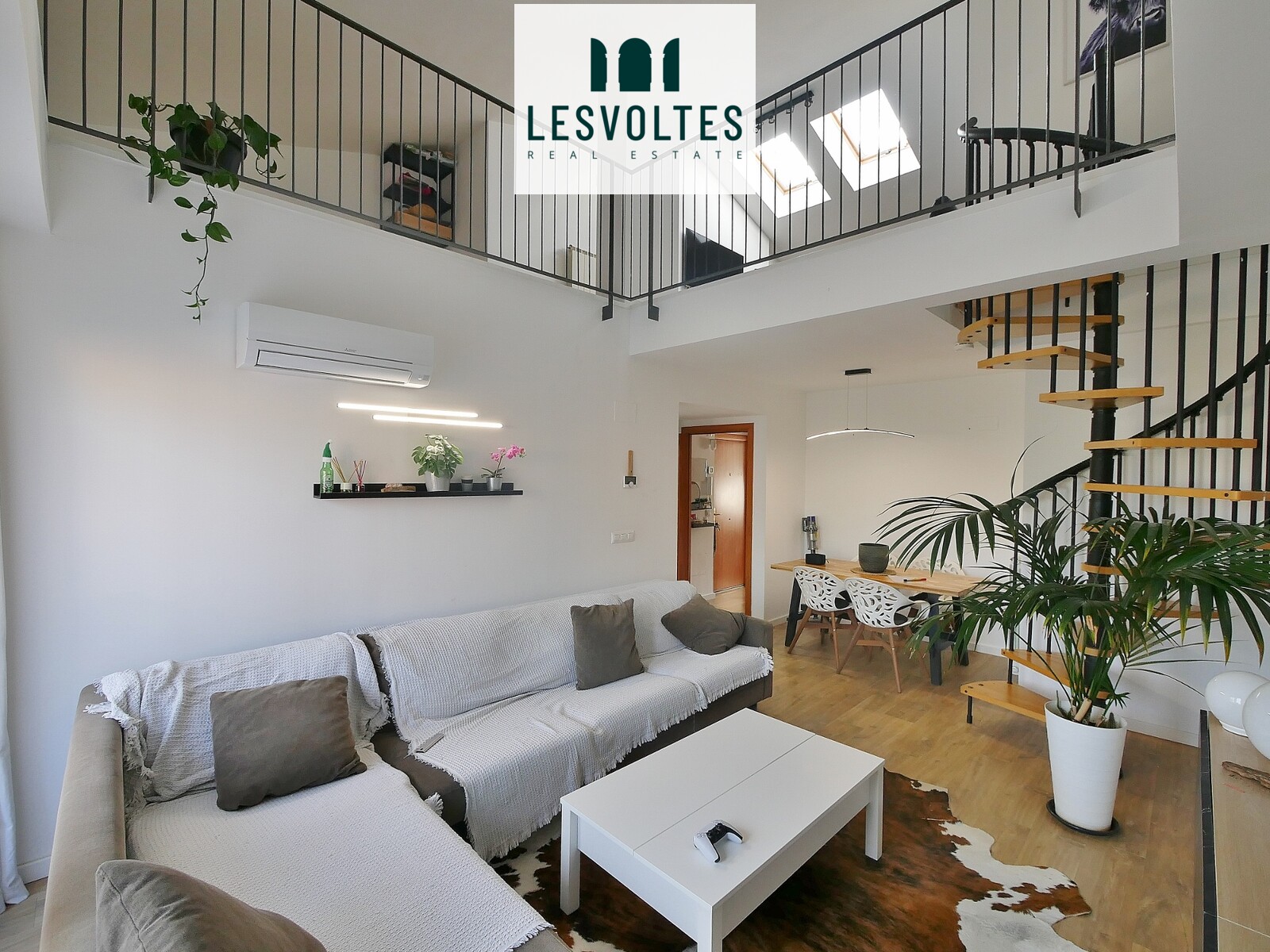 DUPLEX DE 128 M2 EN SEGUNDA PLANTA CON ASCENSOR, PARKING Y ACCESO A PISCINA COMUNITARIA, EN VENTA EN LA BISBAL DE EMPORDÀ.