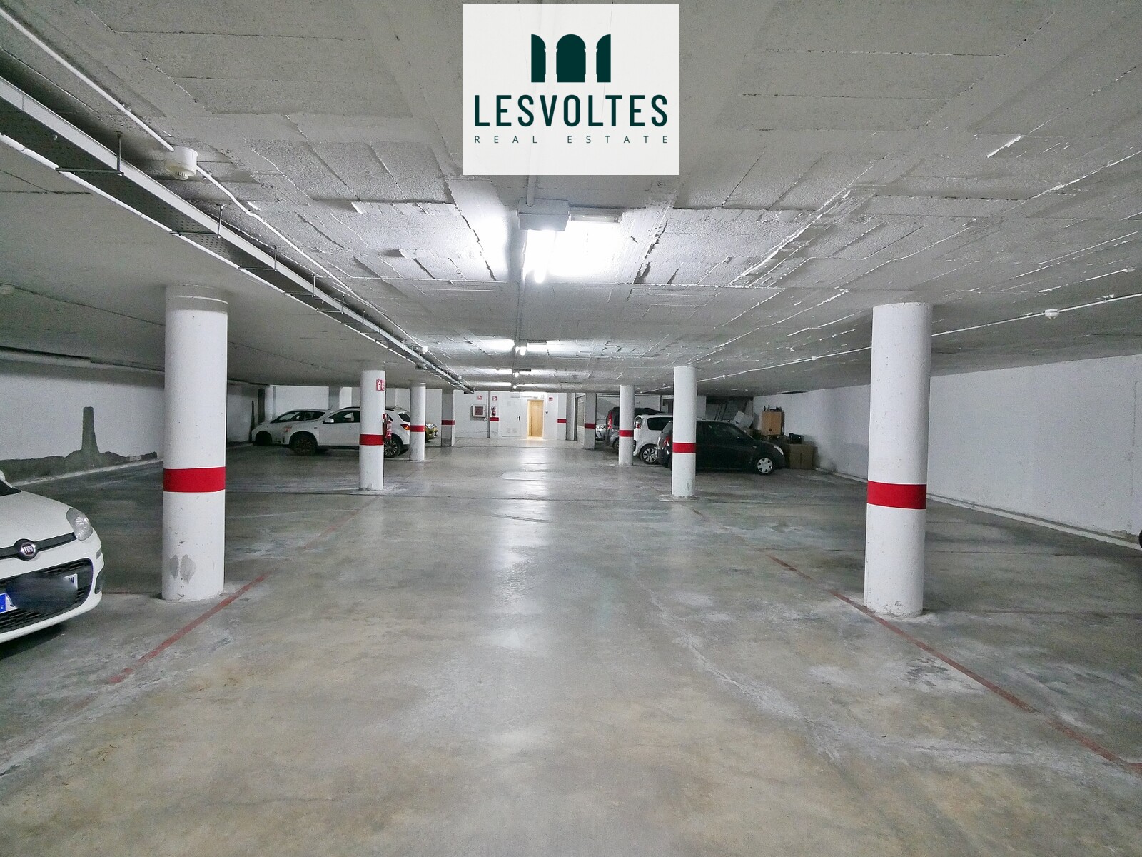 THREE PARKING SPACES FOR RENT IN THE HEART OF LA BISBAL DE EMPORDÀ.