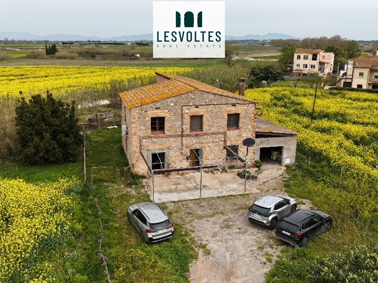 CASA PARA REFORMAR CON JARDÍN Y MUCHAS POSIBILIDADES EN VENTA EN BELLCAIRE