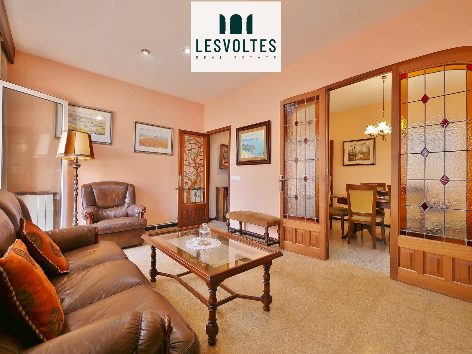 CASA ESQUINERA CON ASCENSOR, GARAJE Y PATIO-TERRAZA EN VENTA EN PALAFRUGELL