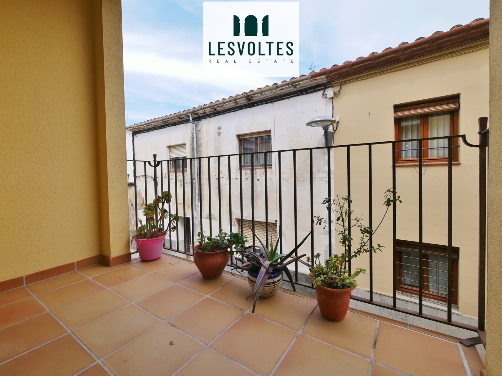 PISO DE 2 HABITACIONES CON BALCÓN Y GARAJE EN PALAFRUGELL