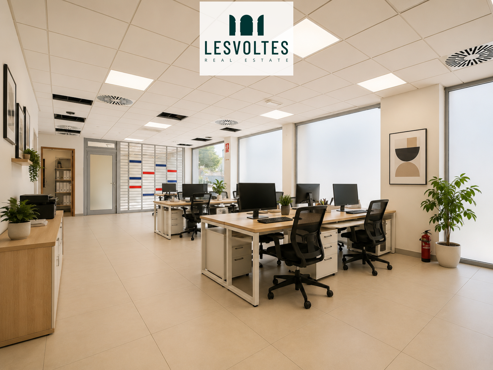 STUNNING 126 M² RETAIL UNIT WITH LARGE WINDOW DISPLAY FOR RENT IN PALAMÓS