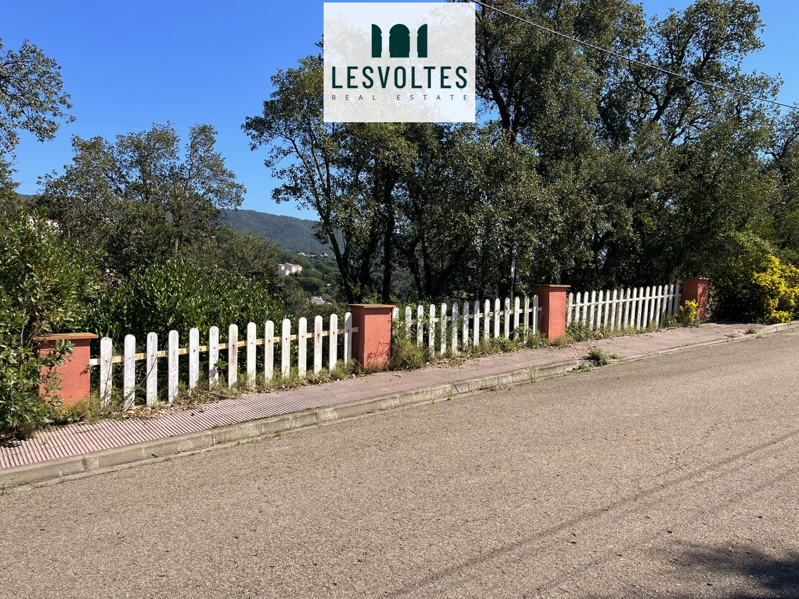 DOS PARCELAS URBANAS EN VENTA EN RIO DE ORO CALONGE, PARA CONSTRUIR UNA CASA UNIFAMILIAR CON JARDÍN Y PISCINA