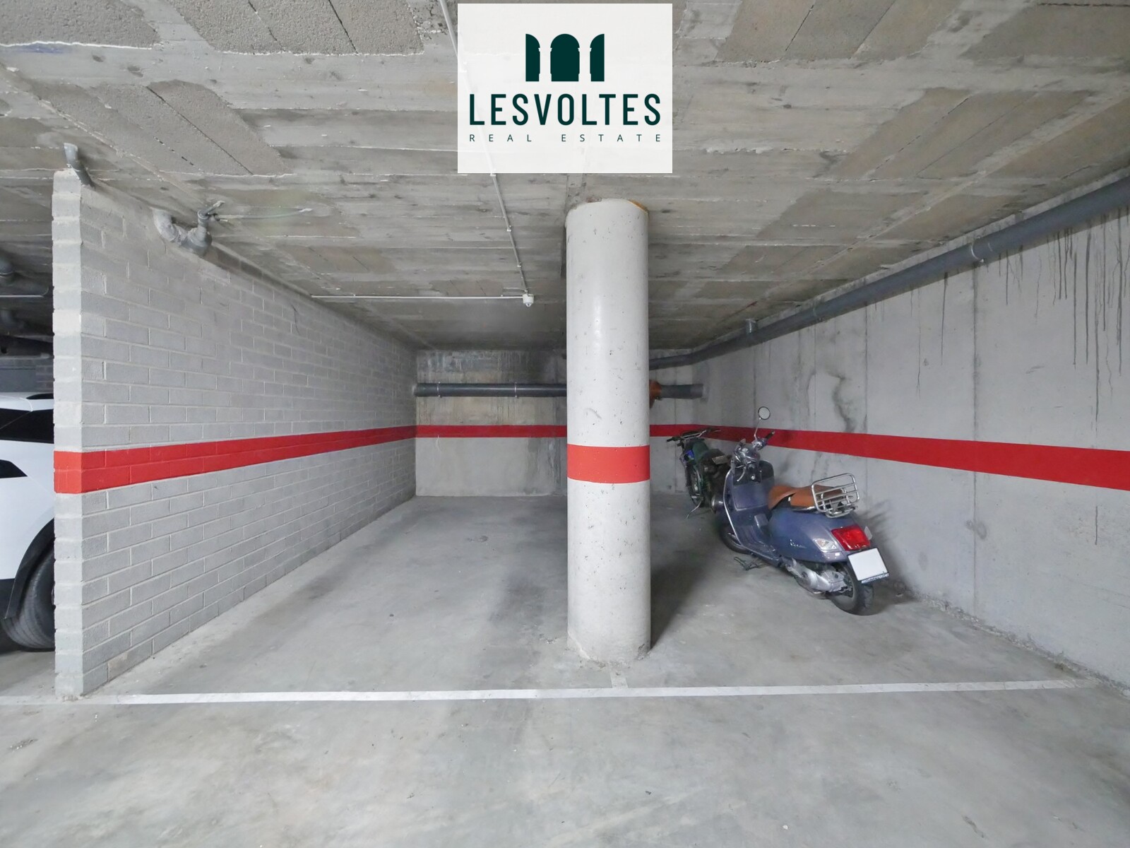 AMPLIA PLAZA DE APARCAMIENTO DOBLE DE 20M² CERCA DEL CENTRO DE PALAFRUGELL