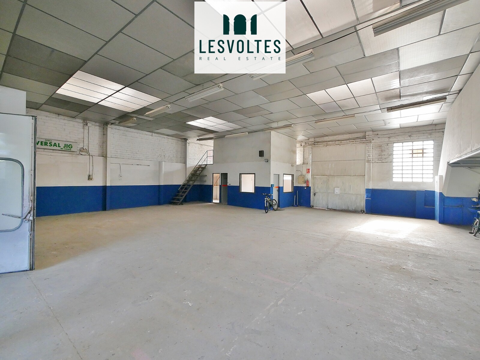 266 M² INDUSTRIAL UNIT WITH AN 897 M² PLOT, FOR SALE IN LA BISBAL D’EMPORDÀ