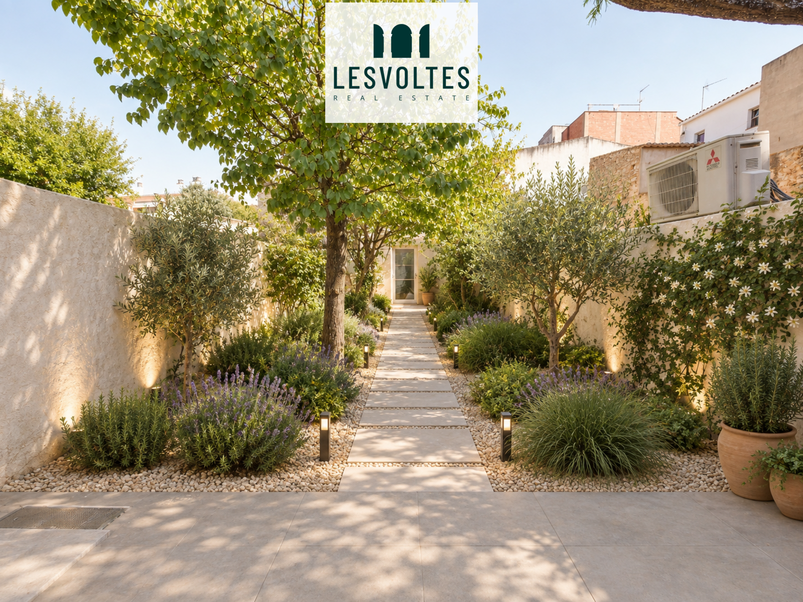ESPECTACULAR HABITATGE AMB LOCAL COMERCIAL EN EL CENTRE DE PALAFRUGELL