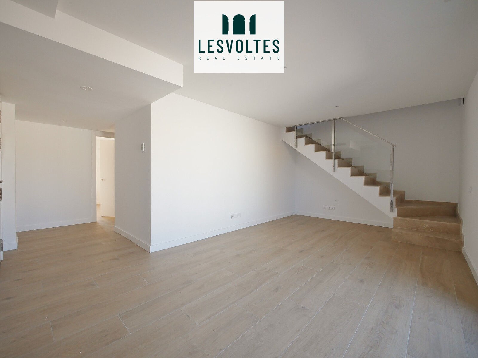 DUPLEX FOR RENT WITH PARKING AND STORAGE ROOM IN THE CENTRE OF PALAFRUGELL