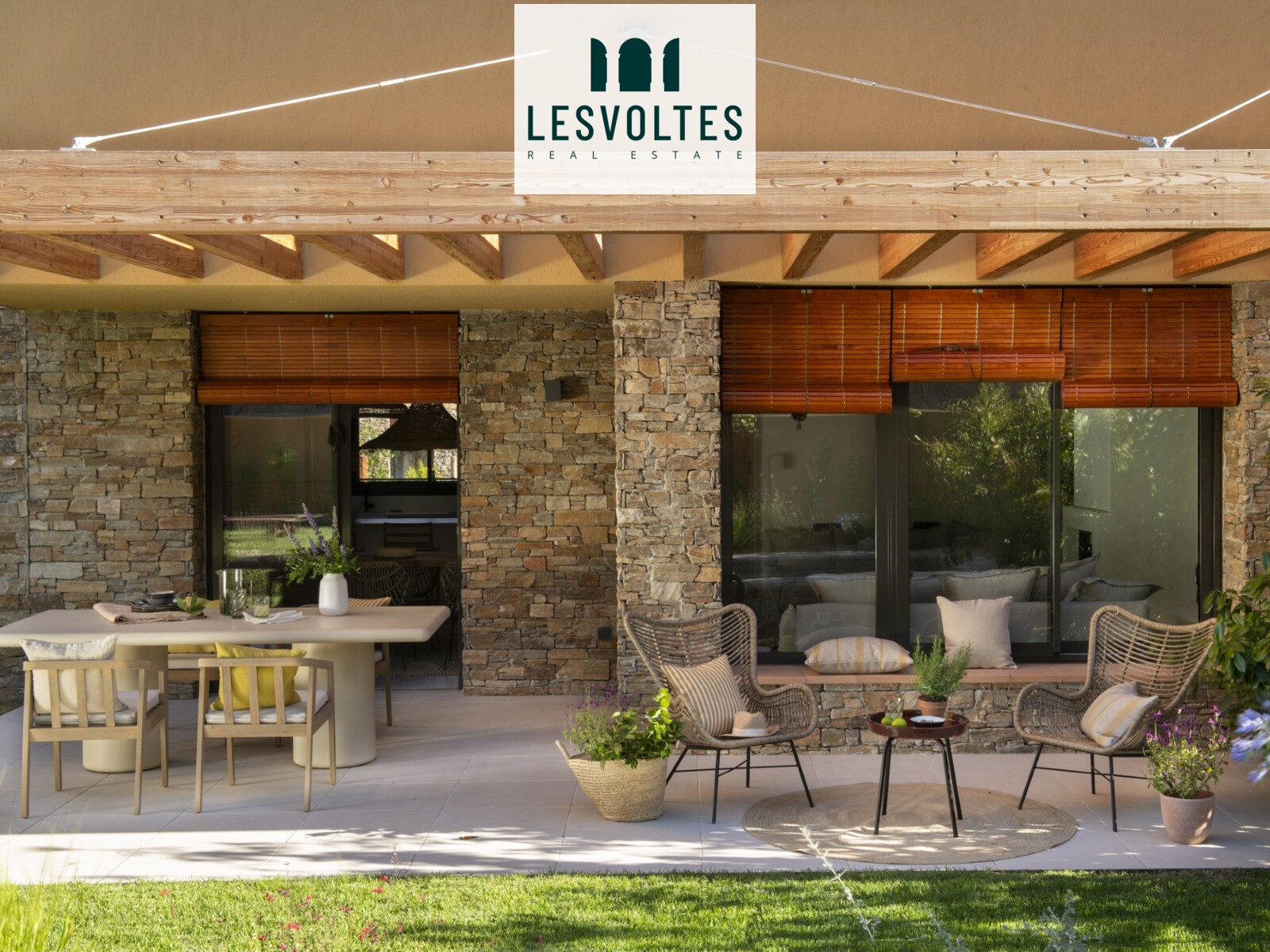 SPECTACULAR NEW-BUILD HOUSE WITH ENCLOSED GARAGE AND PRIVATE SWIMMING POOL IN REGENCÓS.